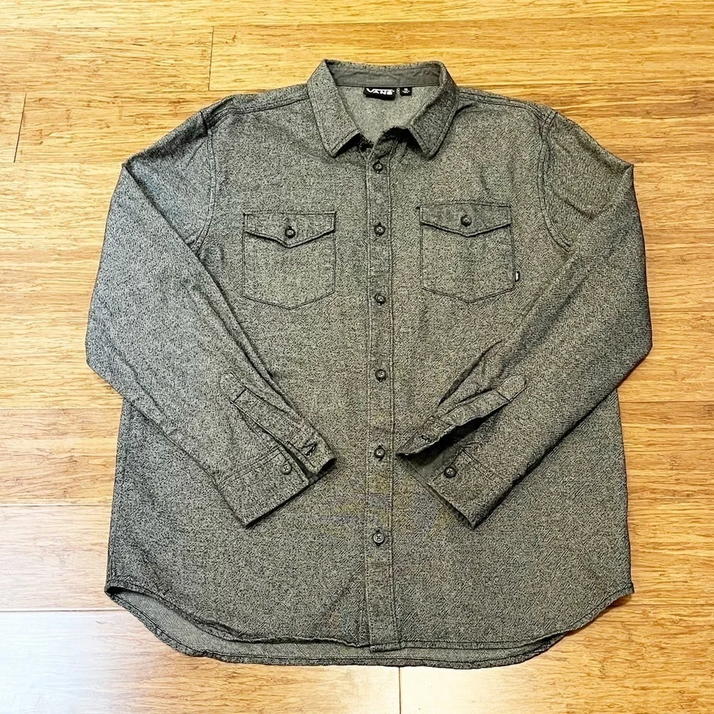 VANS gray button down long sleeve shirt jacket. Size Men's Extra Large XL